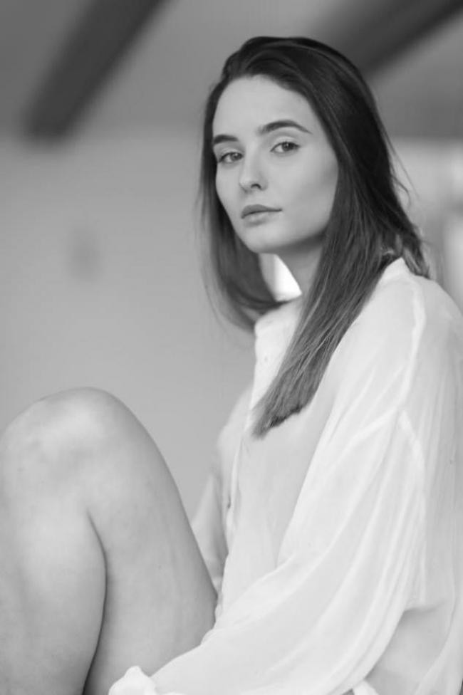 Dalam kesehariannya selain menjadi model, Noa Cochva merupakan seorang dokter militer. Dia juga berkeinginan menjadi seorang dokter spesialis anak. Foto: Instagram