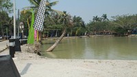 Pantai Wana Griya sering disebut Pantai Cogreg karena merupakan pantai buatan. Pantai ini berada di Taman Wisata Air Wana Griya yang terletak di Jalan Raya Pahlawan, Parung, Bogor. Foto: Dok Pribadi Azril Shiva / Instagram @frameofnjdrl