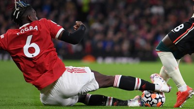 Detik-detik Tekel Horor Paul Pogba