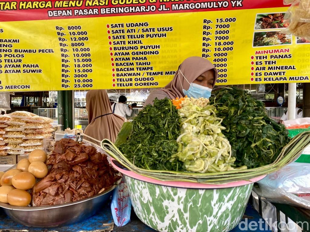Sedep Mantep! Jajan Pecel Kembang Turi di Pecel Senggol Pasar Beringharjo