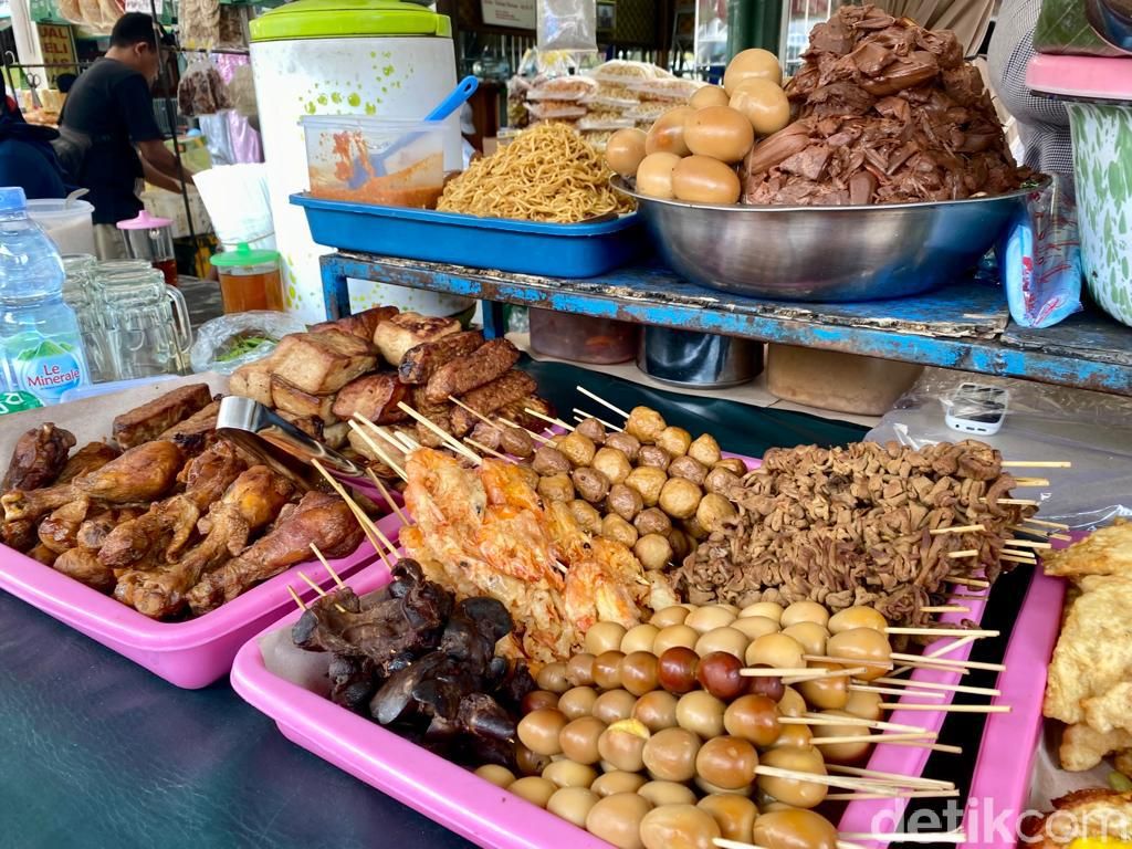 Sedep Mantep! Jajan Pecel Kembang Turi di Pecel Senggol Pasar Beringharjo