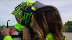 Peluk-Cium Mesra Pacar Rossi Setelah Balapan Kandang Terakhir