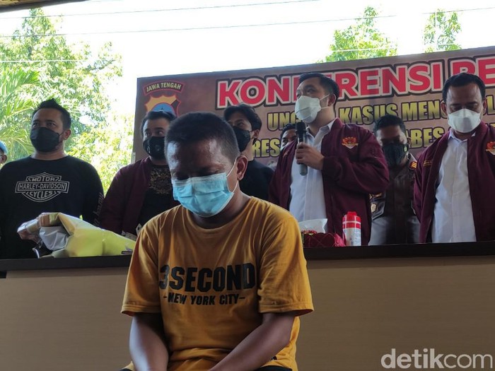 Pembunuh wanita yang mayatnya dibungkus plastik dibuang di tengah hutan Grobogan ditangkap, Senin (25/10/2021).