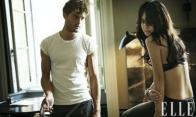 Jamie Dornan sendiri identik dengan perannya sebagai Mr. Grey dalam film ’Fifty Shades of Grey’ yang tayang pada 2015. Saat itu, Jamie Dornan aktif sebagai model dan belum lama memulai debut akting. Foto: dok. Elle Korea