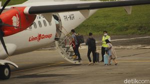 Penumpang Bandara Husein Keluhkan Wajib PCR: Berat Tapi Gimana Lagi