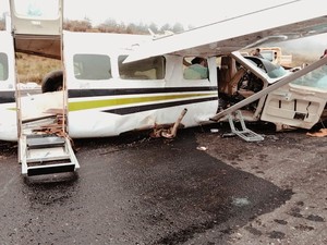 Pesawat Kecelakaan di Bandara Ilaga Papua Dievakuasi ke Pinggir Landasan