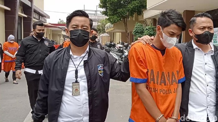 pinjol ilegal di surabaya