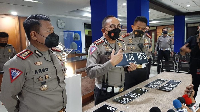 Polisi menjelaskan bahwa pelat RFS pada mobil Rachel Vennya bukan pelat khusus