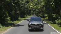 Diketahui, Wuling Almaz jadi penantang CR-V dengan harga yang lebih murah. Dalam daftar SUV medium terlaris sepanjang Januari-November 2021, Wuling Almaz juaranya. Foto: Rifkianto Nugroho/detikcom