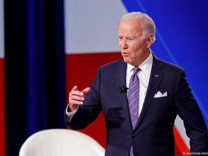 Joe Biden Minta Warga AS Tak Panik Hadapi Covid Varian Omicron