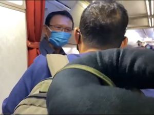 Momen Sandiaga Tak Sengaja Bertemu Ahok di Pesawat