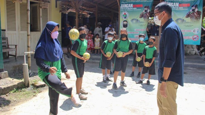 Sandiaga Uno di Desa Wisata Karanganyar, Magelang.