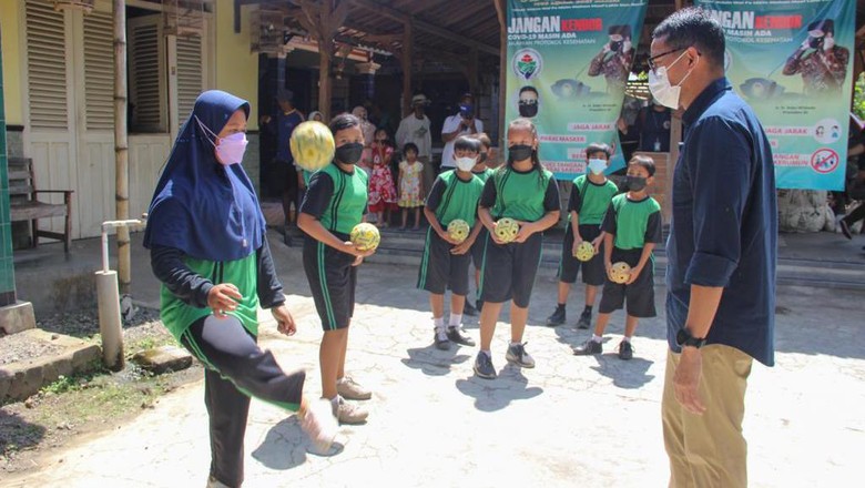 Sandiaga Uno Sandiaga Uno di Desa Wisata Karanganyar, Magelang.