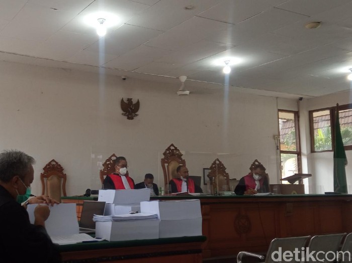 Sidang Korupsi Tuntutan Aa Umbara