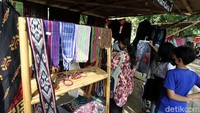 Karya seni UMKM yang disajikan berupa, kerajinan tanaman Bonsai, kain tenun dari Lombok, boneka adat Bali serta pementasan Jatilan, Reog, Ketoprak Humor.