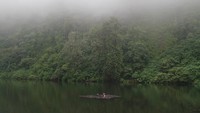 Obyek wisata Telaga Warna Puncak sudah ada sejak lama, tepatnya diresmikan pada tahun 1972. Telaga ini merupakan bagian cagar alam hutan gunung Mega Mendung dan Gunung Hambalang. Lokasi wisata dekat kawasan perkebunan teh PTP VII Gunung Mas. (dok. Pribadi Azril Shiva/@frameofnjdrl)