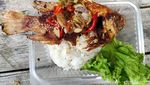 Empuk Juicy Sate Maranggi dan Tilapia Sambal Matah di Teras Rumah Nenek
