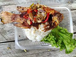 Teras Rumah Nenek: Menikmati Tilapia Bakar Sambal Matah di Kebun yang Asri