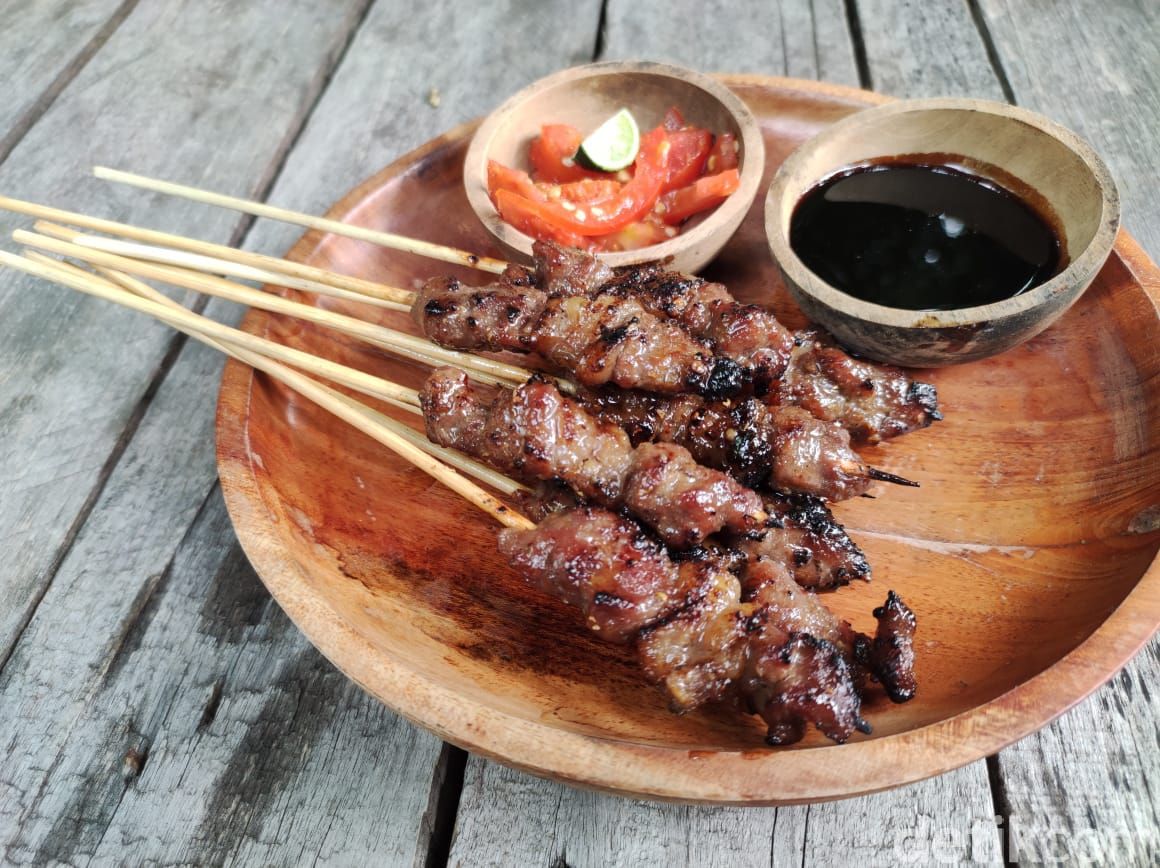 Teras Rumah Nenek: Menikmati Tilapia Bakar Sambal Matah di Kebun yang Asri