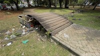 Kondisinya sangat miris dan memprihatinkan tak terawat, yang hingga  kini belum adanya penanganan oleh pihak  terkait.