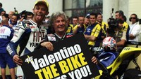 Andaikata Rossi tak bisa naik podium teratas di sisa MotoGP 2021, adegan di Assen 2017 ini akan jadi momen kemenangan terakhirnya di race kelas MotoGP. Getty Images/Bryn Lennon