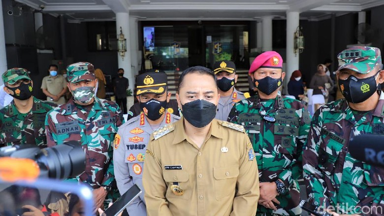 Wali Kota Eri Cahyadi Pemkot Surabaya akan menggelar Car Free Day (CFD) kembali setelah kasus COVID-19 terus melandai. Seperti yang disampaikan Wali Kota Surabaya Eri Cahyadi.