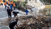 Menurut Ardi Rahman, ada 50 santri yang ikut dalam kegiatan bersih-bersih sungai ini. Kegiatan santri goes to river ini dalam rangka memperingati hari santri yang jatuh pada tanggal 22 Oktober lalu. Selain itu juga untuk mengantisipasi banjir saat musim penghujan.