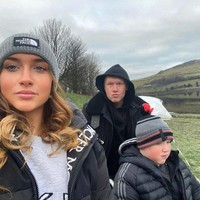 Meski sudah tidak aktif bermain bola Paul Scholes masih sering diperbincangkan karena berbagai opininya, termasuk prediksi tentang laga MU dibantai Liverpool. Anak Paul yang cantik pun juga sering ikut mencuri atensi. Foto: Instagram @paulscholesaaa