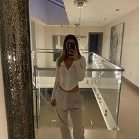 Dari postingannya di Instagram, Alicia memang terlihat gemar berolahraga. Tak jarang ia menampilkan foto sedang di gym hingga memamerkan tubuh atletis. Foto: Instagram @alicia.scholesx