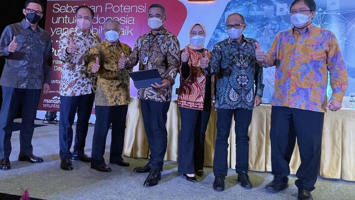 Anak Usaha Telkom Akan Melantai di Bursa Anak usaha PT Telkom, PT Dayamitra Telekomunikasi (Mitratel) akan melantai di pasar modal pada 22 November mendatang. Mitratel akan melepas 29,85% saham.