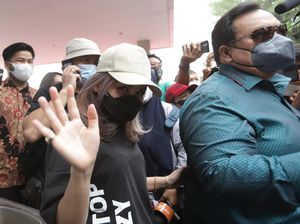Ayu Ting Ting Kini Polisikan Akun Media Sosial KD