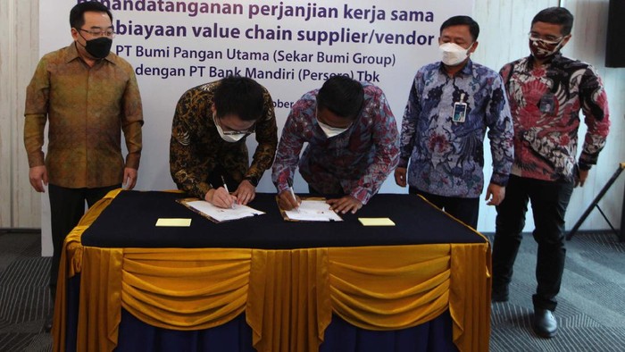 Bank Mandiri Salurkan Kredit Rp 100 M ke Bumi Pangan Utama Bank Mandiri memberikan pembiayaan sebesar Rp 100 miliar kepada supplier/vendor PT Bumi Pangan Utama. Hal ini untuk percepatan pemulihan ekonomi.