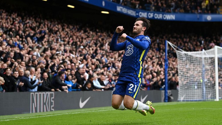Ben Chilwell LONDON, ENGLAND - OCTOBER 23: Ben Chilwell of Chelsea celebrates after scoring their sides fourth goal during the Premier League match between Chelsea and Norwich City at Stamford Bridge on October 23, 2021 in London, England. (Photo by Shaun Botterill/Getty Images)