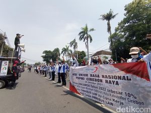Massa Buruh Cirebon Desak Kenaikan UMK 2022