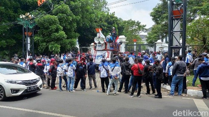 Demo Buruh Cimahi