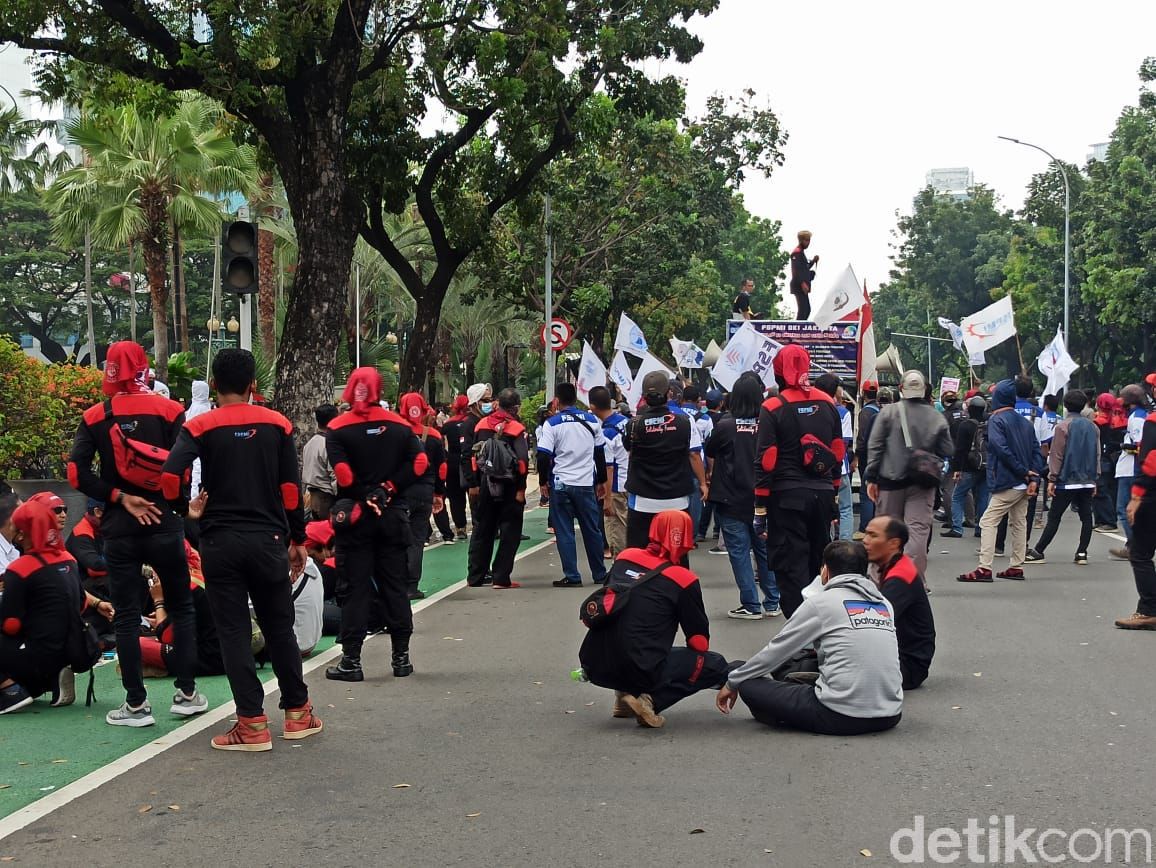 Demo Tuntut Kenaikan Upah, Buruh Diterima Masuk ke Kantor Anies
