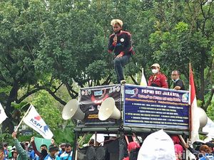 Geruduk Kantor Anies Minta UMK Naik, Buruh: Biaya Hidup Naik!