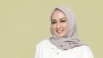 Dina Lorenza Makin Menawan, Intip Momennya Saat Asyik Masak