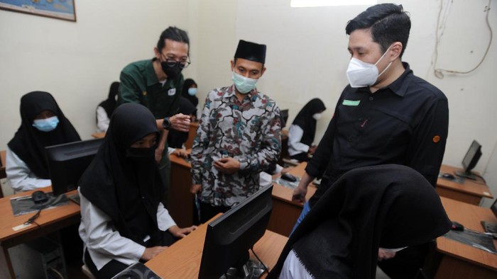 Fasilitasi Akses Internet Guna Majukan Dunia Pendidikan Program #BerbagiTanpaBatas menjadi kelanjutan program First Media Peduli sebagai wujud kepedulian dan dukungan terhadap dunia pendidikan.