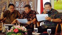 Saat SBY masih menjabat Menteri Koordinator Politik dan Keamanan, Sudi Silalahi sudah mendampingi sebagai Sekretaris. Sudi Silalahi masih dipercaya SBY untuk mendampinginya ketika menjadi Presiden. dok. detikcom