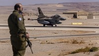 Sebelumnya pada Minggu (24/10), Lazar menyebut perjanjian normalisasi hubungan yang dilakukan Israel tahun lalu dengan beberapa negara Arab, termasuk UEA, Bahrain dan Maroko telah membuka berbagai peluang. Israel sangat menantikan untuk menjadi tuan rumah bagi Angkatan Udara Emirat di masa depan, tambahnya.