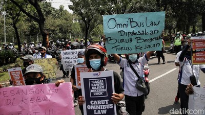Geruduk Kantor Anies, Buruh di Jakarta Demo Tuntut Kenaikan Upah