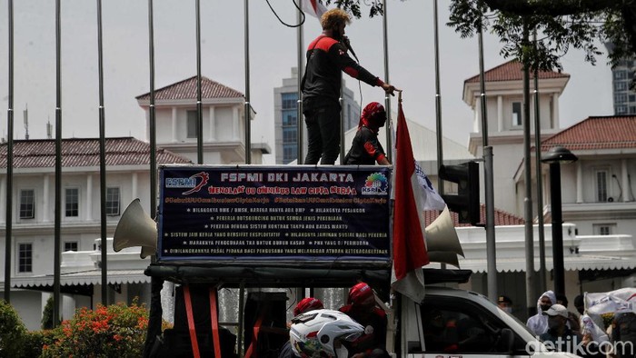 Geruduk Kantor Anies Buruh Di Jakarta Demo Tuntut Kenaikan Upah