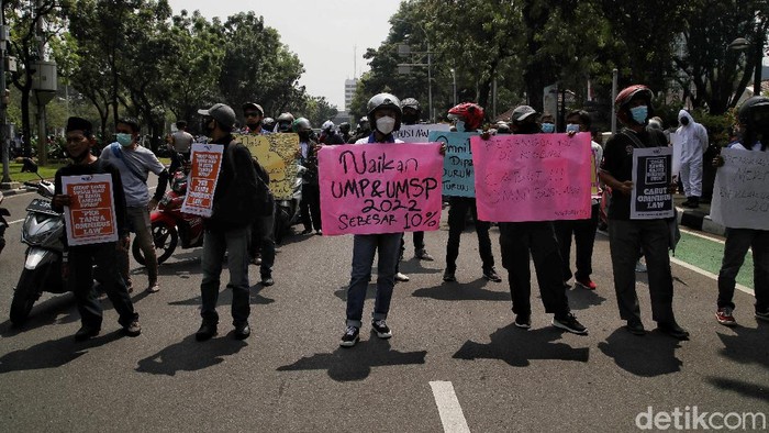 Geruduk Kantor Anies Buruh Di Jakarta Demo Tuntut Kenaikan Upah