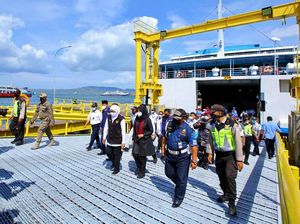 Khofifah Resmikan Dermaga Movable Bridge Pelabuhan Ketapang Banyuwangi