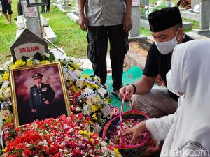 Eks Mensesneg Sudi Silalahi Dimakamkan di TMP Kalibata