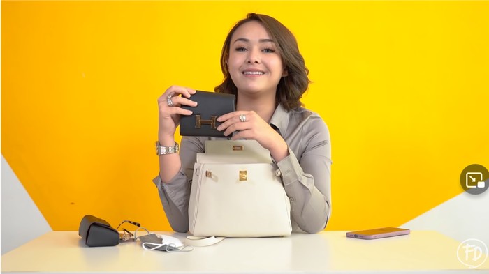 Isi Tas Amanda Manopo