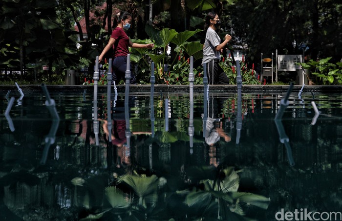 Sejumlah Ruang Terbuka Hijau di Ibu Kota kembali dibuka untuk umum usai Jakarta terapkan PPKM Level 2. Salah satu taman yang kembali buka adalah Taman Suropati.