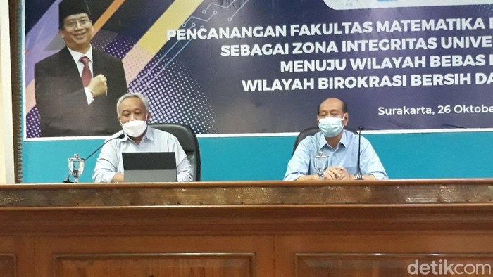 Jumpa pers terkait tewasnya mahasiswa dalam Diksar Menwa UNS, Solo, Selasa (26/10/2021).