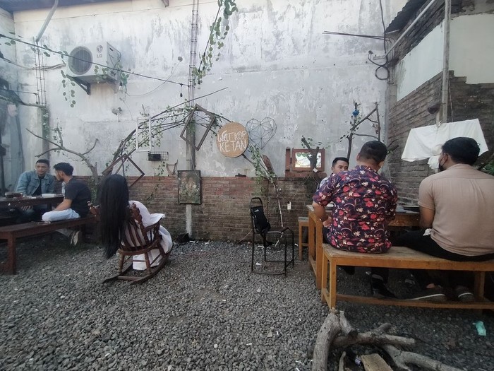 Kafe tema hantu Hii Seram! 5 Tempat Makan Ini Berkonsep Horor, Ada Kuntilanak dan Pocong